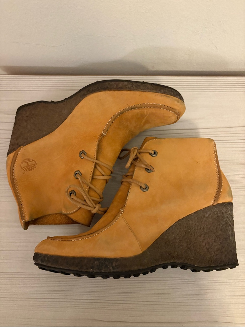Timberland Wheat Nubuck Lace-Up Wedge Booties size 9M